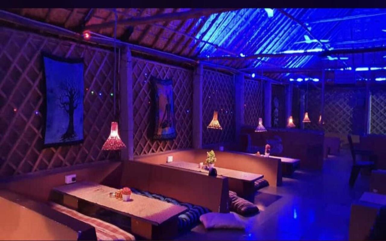 Hotel Megha Resort Hampi Buitenkant foto