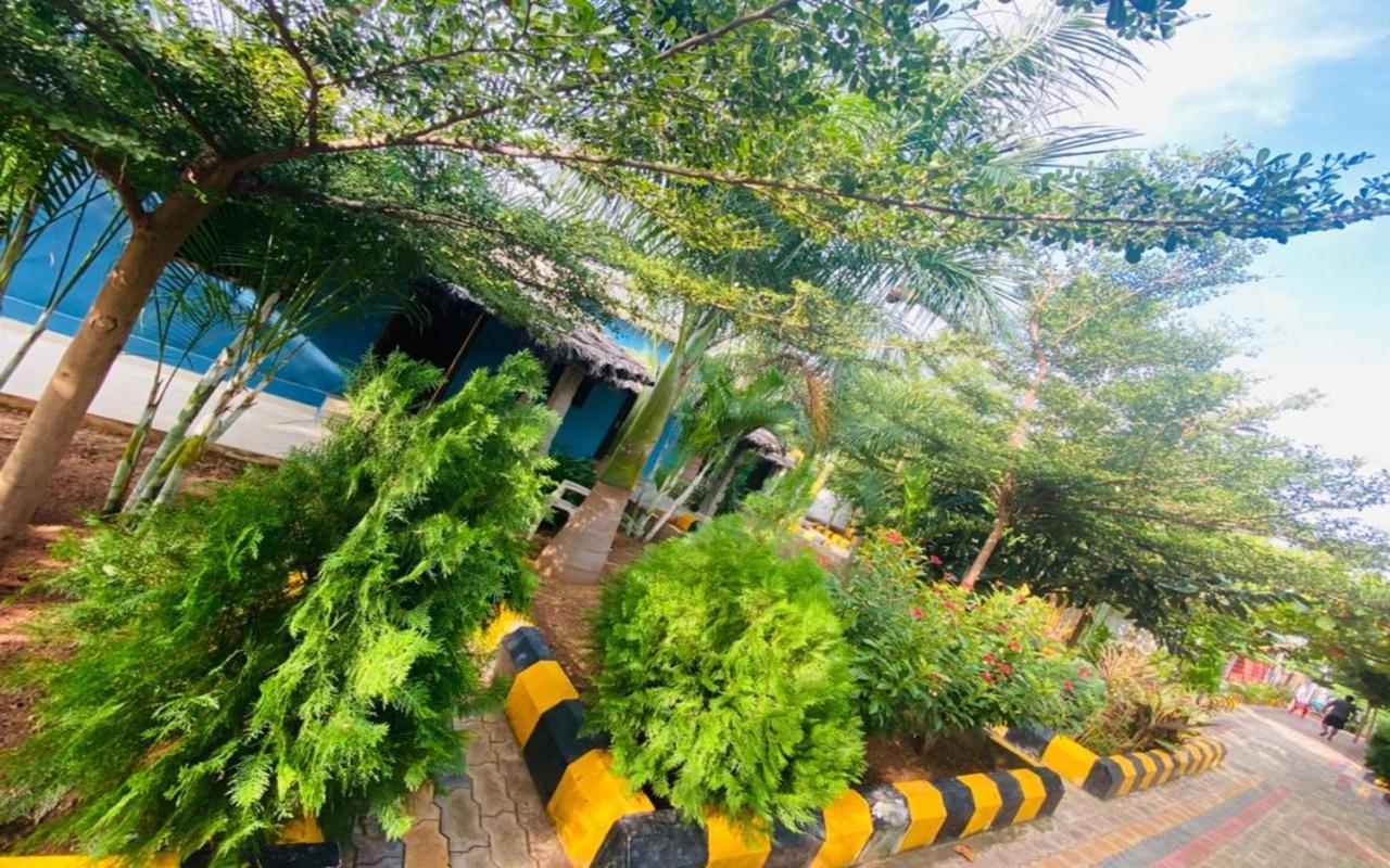 Hotel Megha Resort Hampi Buitenkant foto