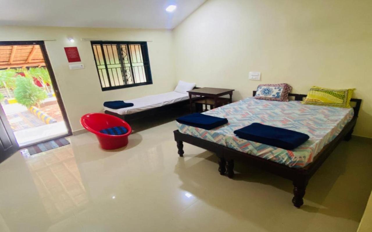 Hotel Megha Resort Hampi Buitenkant foto