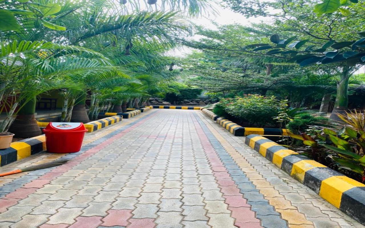 Hotel Megha Resort Hampi Buitenkant foto