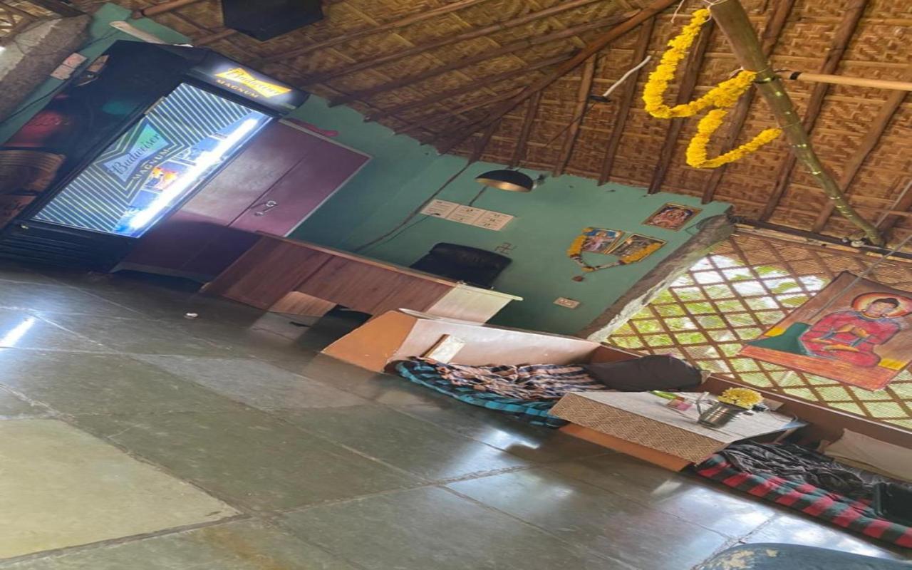 Hotel Megha Resort Hampi Buitenkant foto