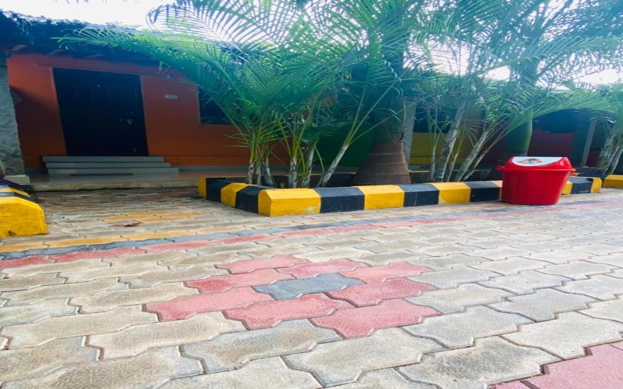 Hotel Megha Resort Hampi Buitenkant foto