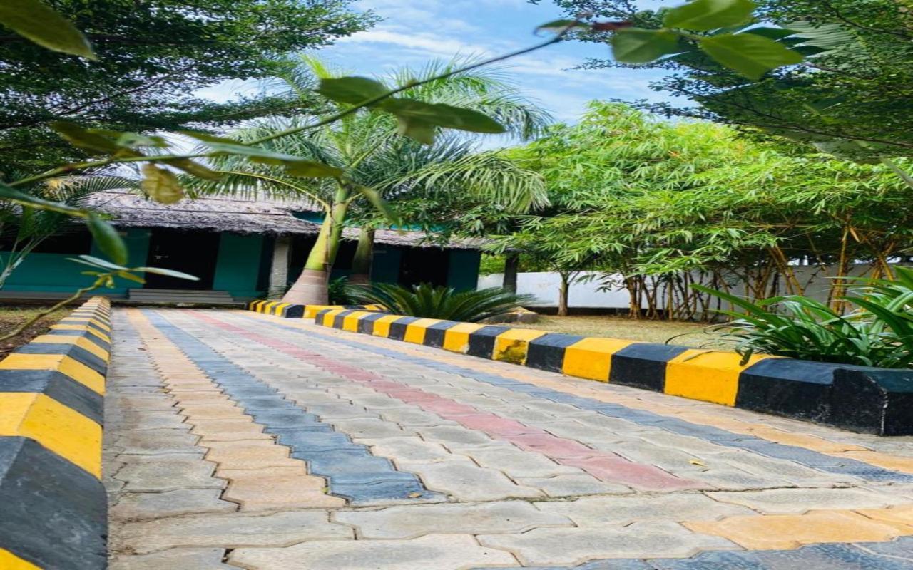 Hotel Megha Resort Hampi Buitenkant foto