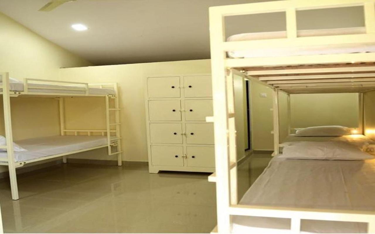Hotel Megha Resort Hampi Buitenkant foto