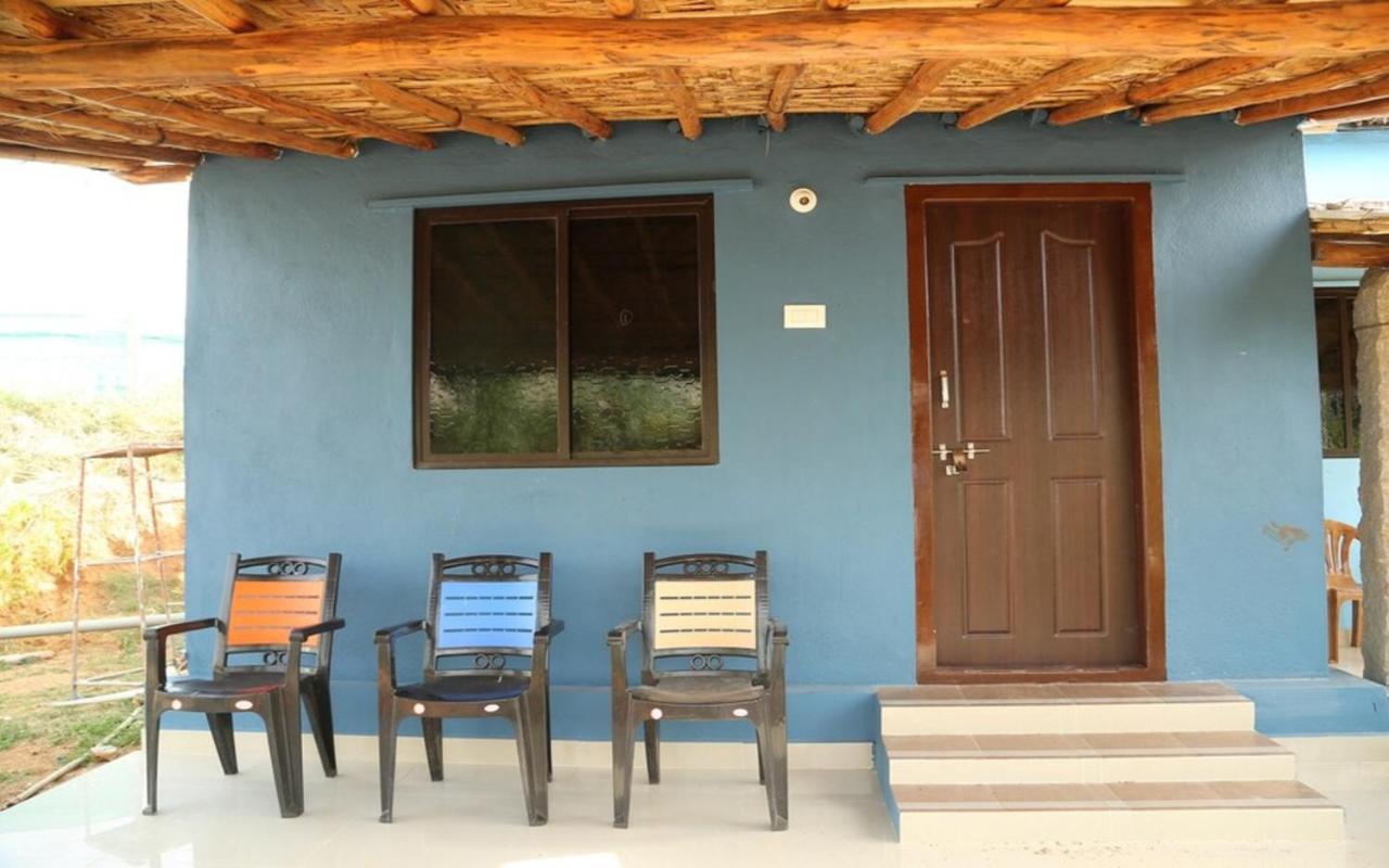 Hotel Megha Resort Hampi Buitenkant foto
